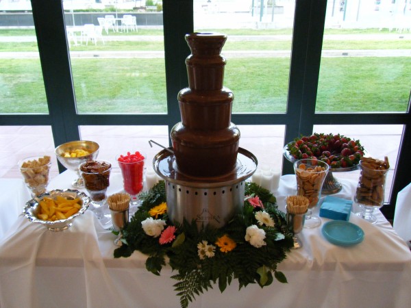 how to do a chocolate fountain at a wedding