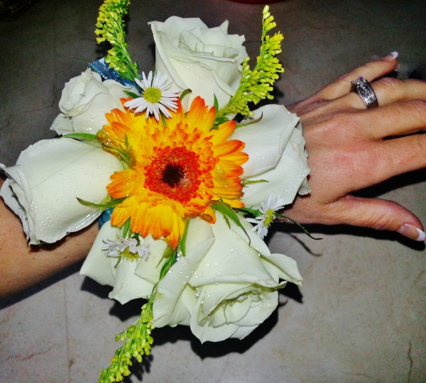 How to make a corsage